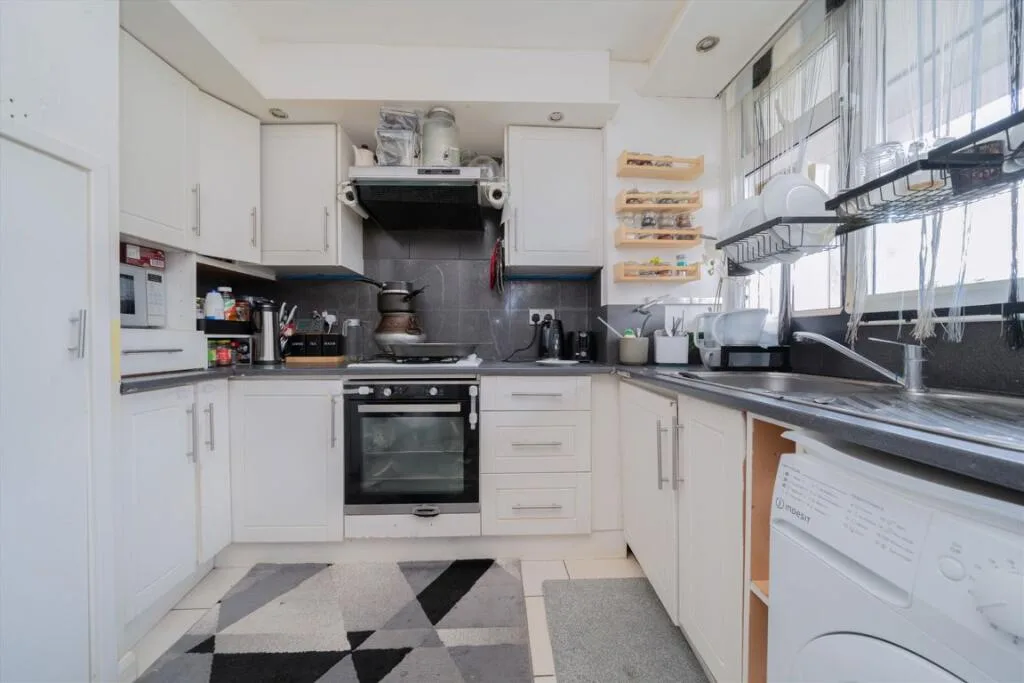 3 bedroom maisonette for rent