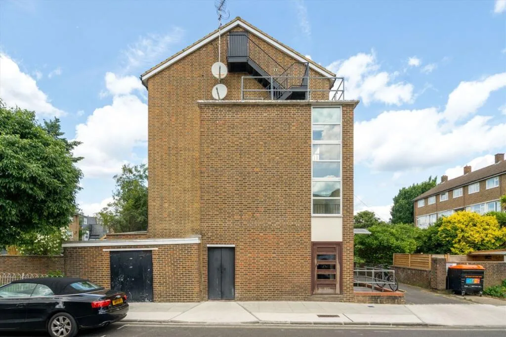 3 bedroom maisonette for rent