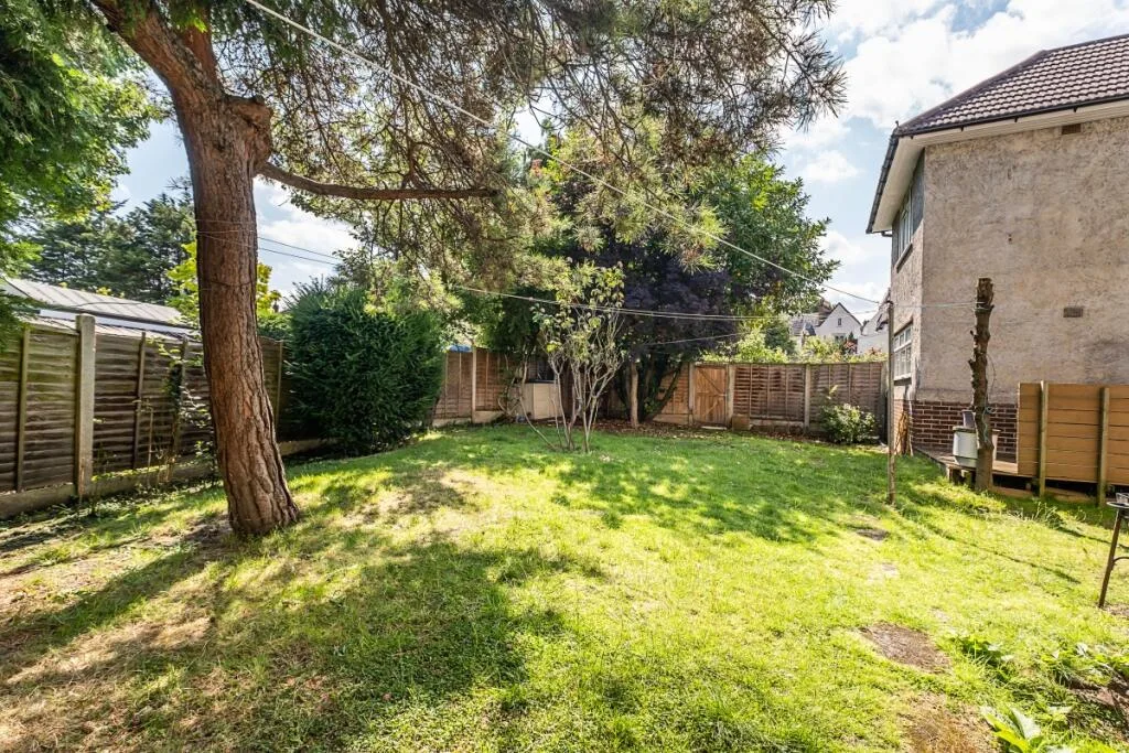 2 bedroom maisonette for rent