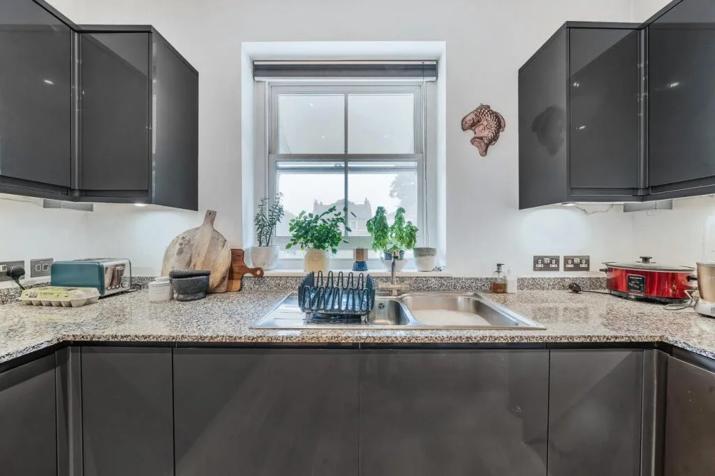 3 bedroom flat for rent