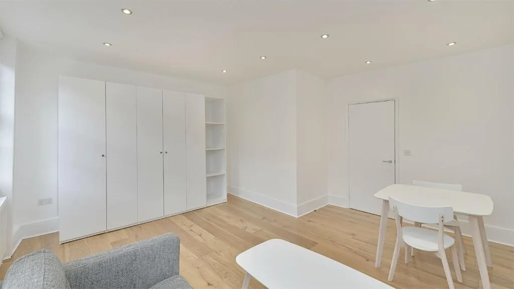 Studio flat for rent