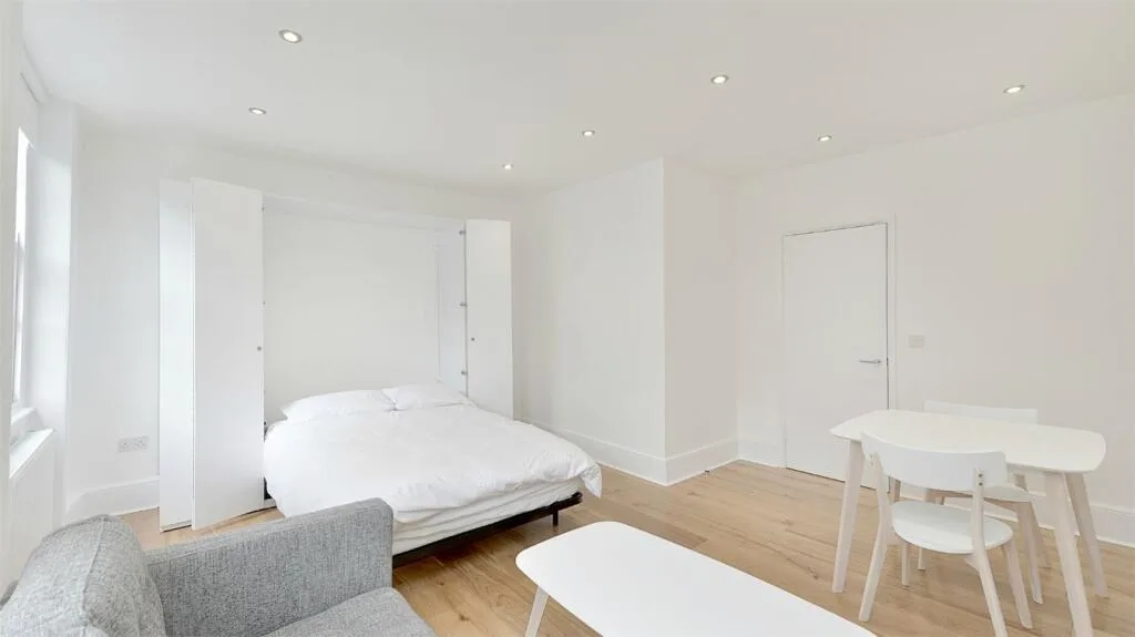 Studio flat for rent