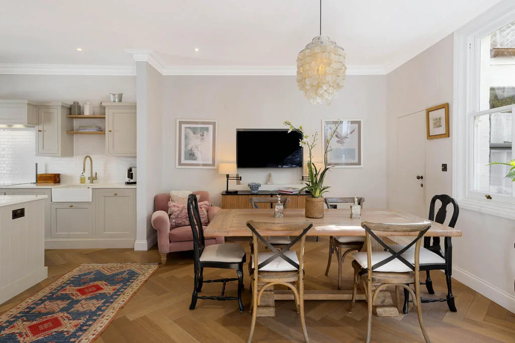 2 bedroom mews property for rent