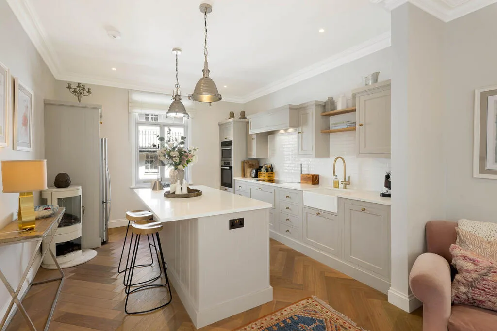 2 bedroom mews property for rent