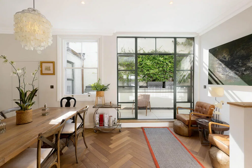 2 bedroom mews property for rent