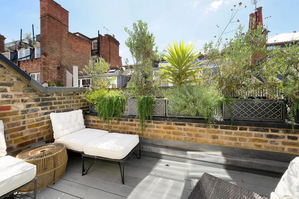2 bedroom mews property for rent