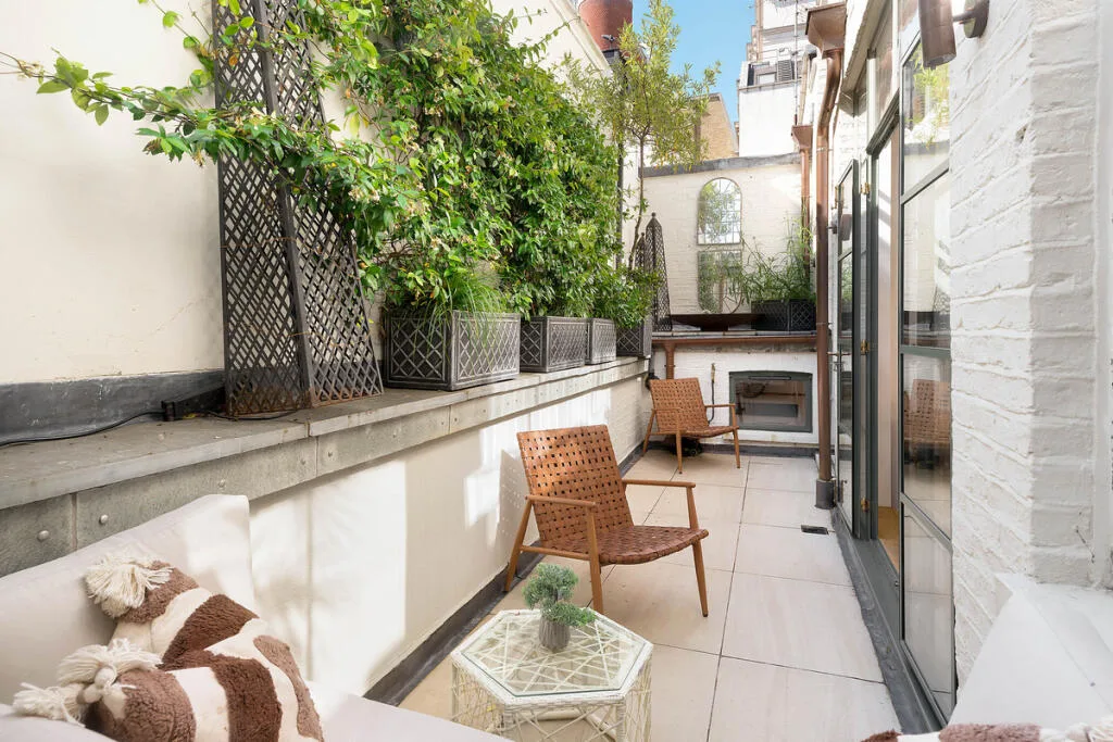 2 bedroom mews property for rent