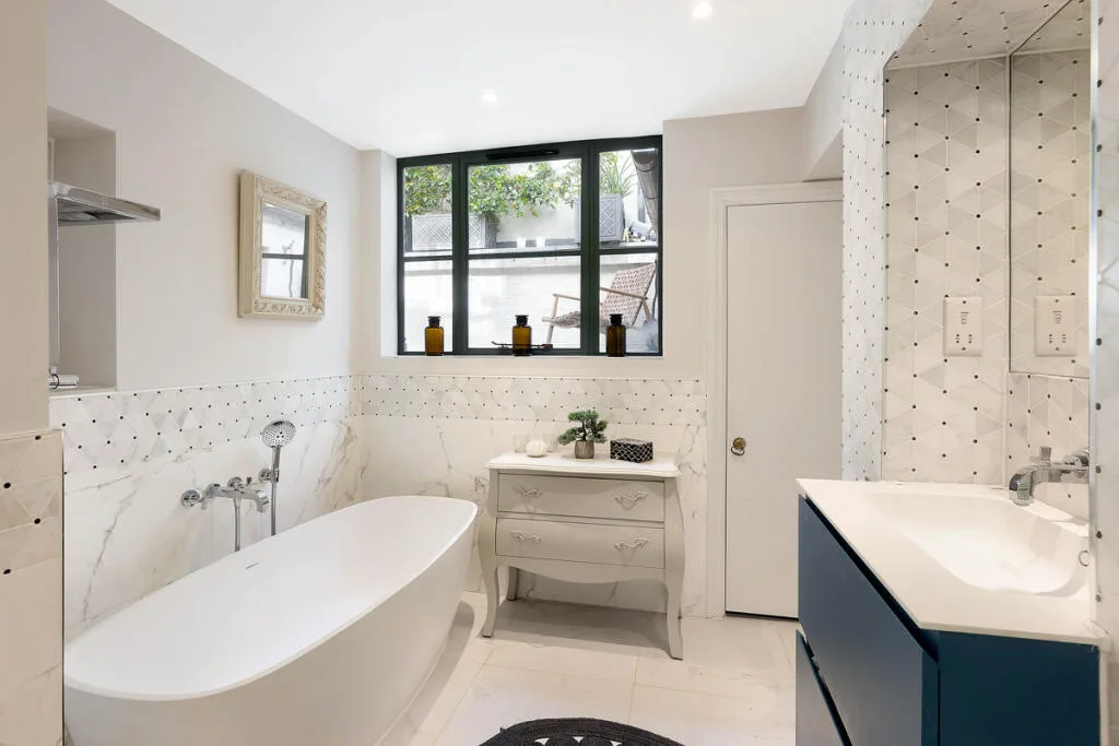 2 bedroom mews property for rent