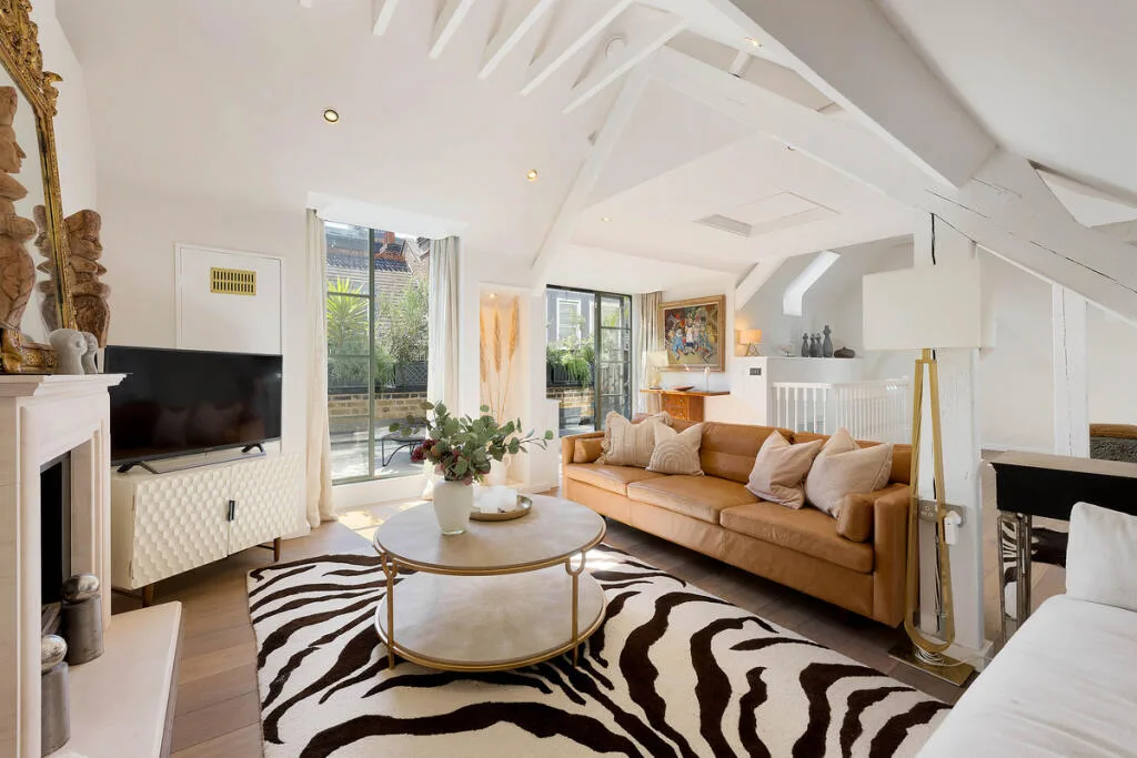2 bedroom mews property for rent