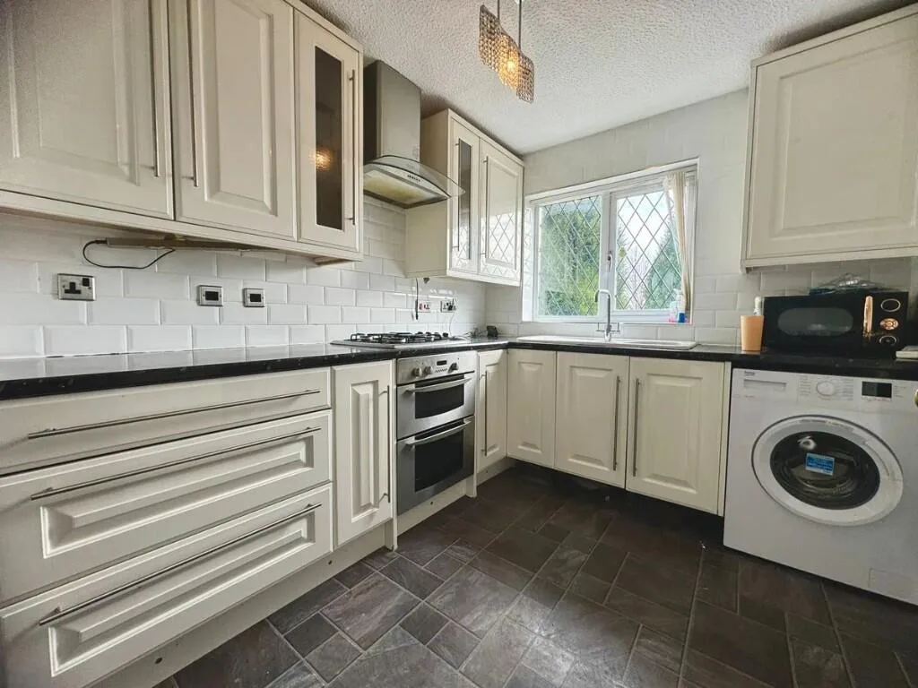 2 bedroom end of terrace house for rent
