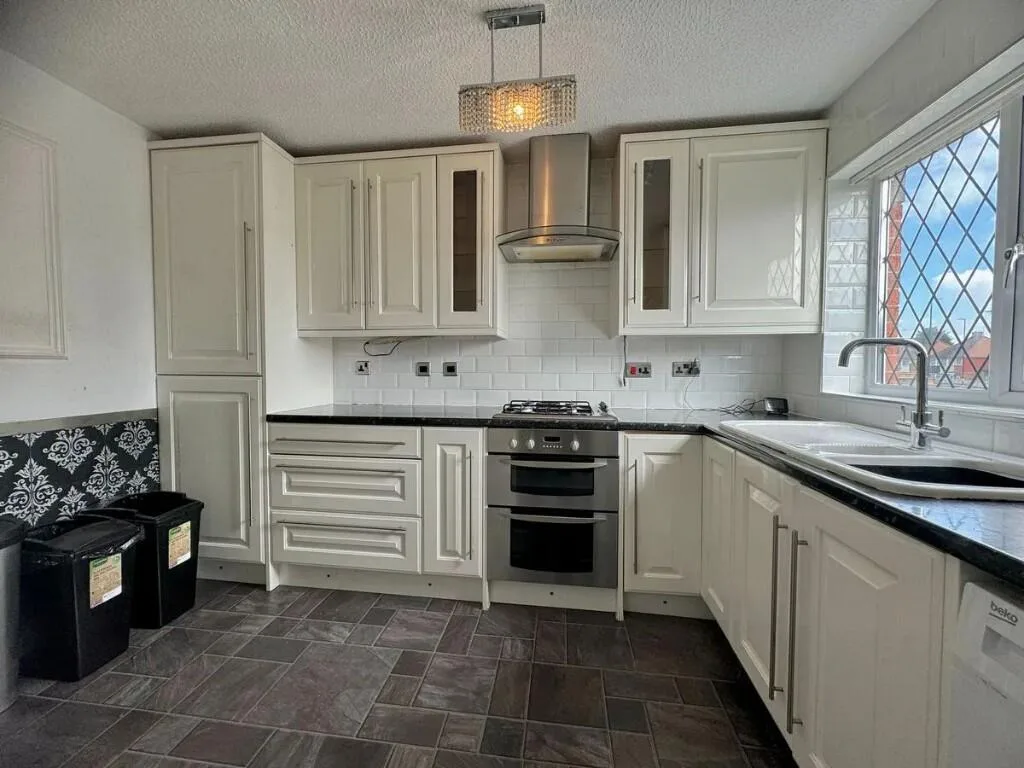 2 bedroom end of terrace house for rent