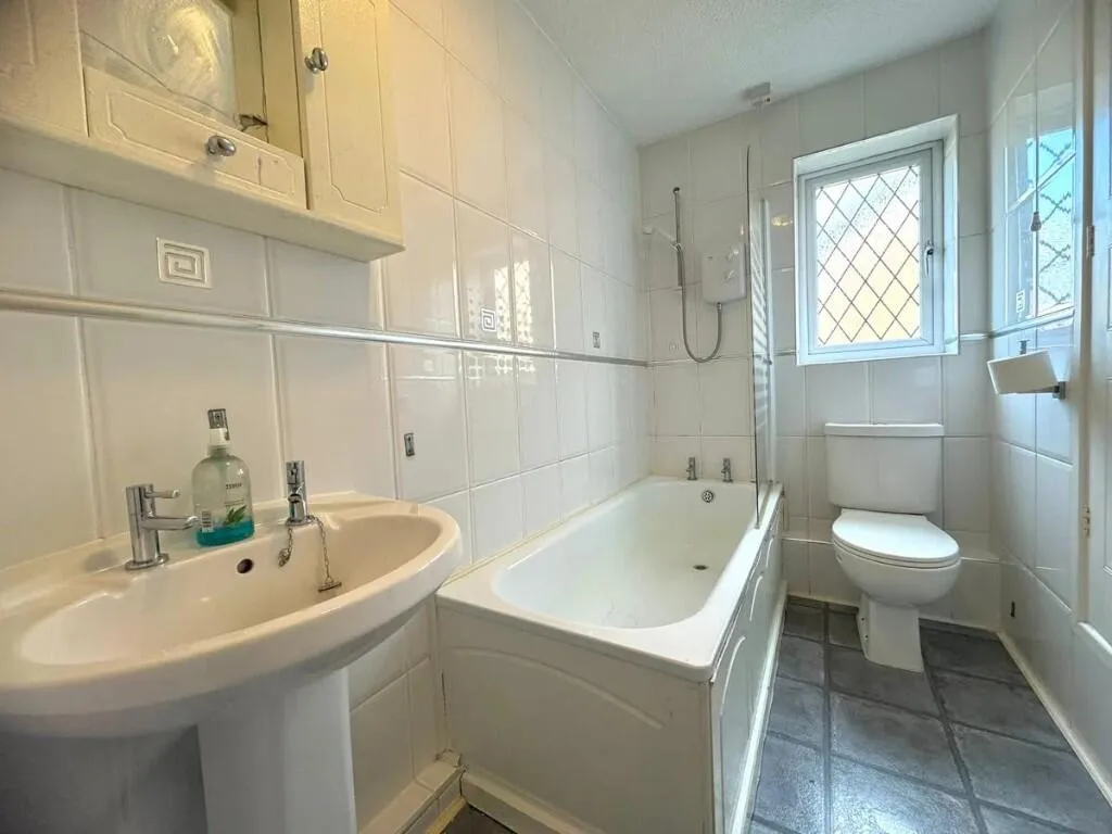 2 bedroom end of terrace house for rent