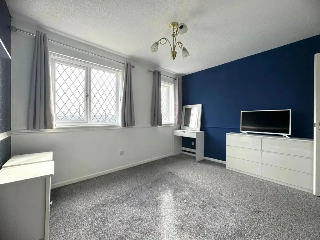 2 bedroom end of terrace house for rent