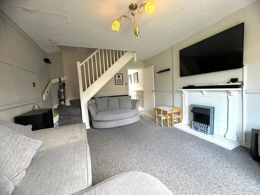 2 bedroom end of terrace house for rent