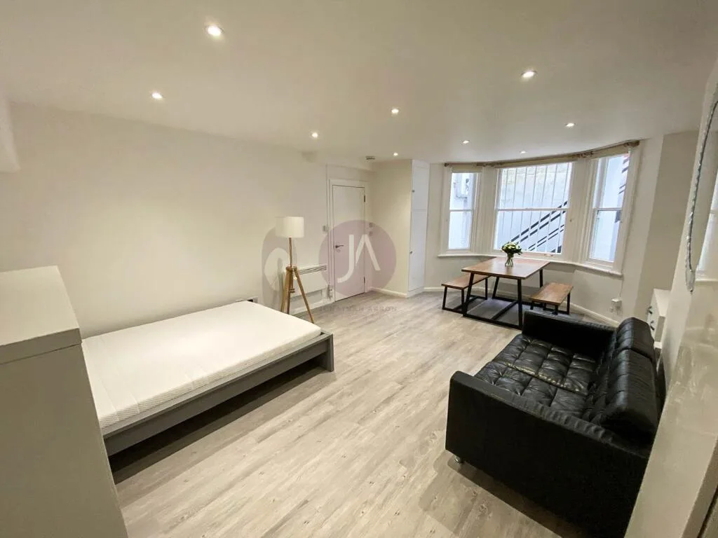 Studio apartment for rent
