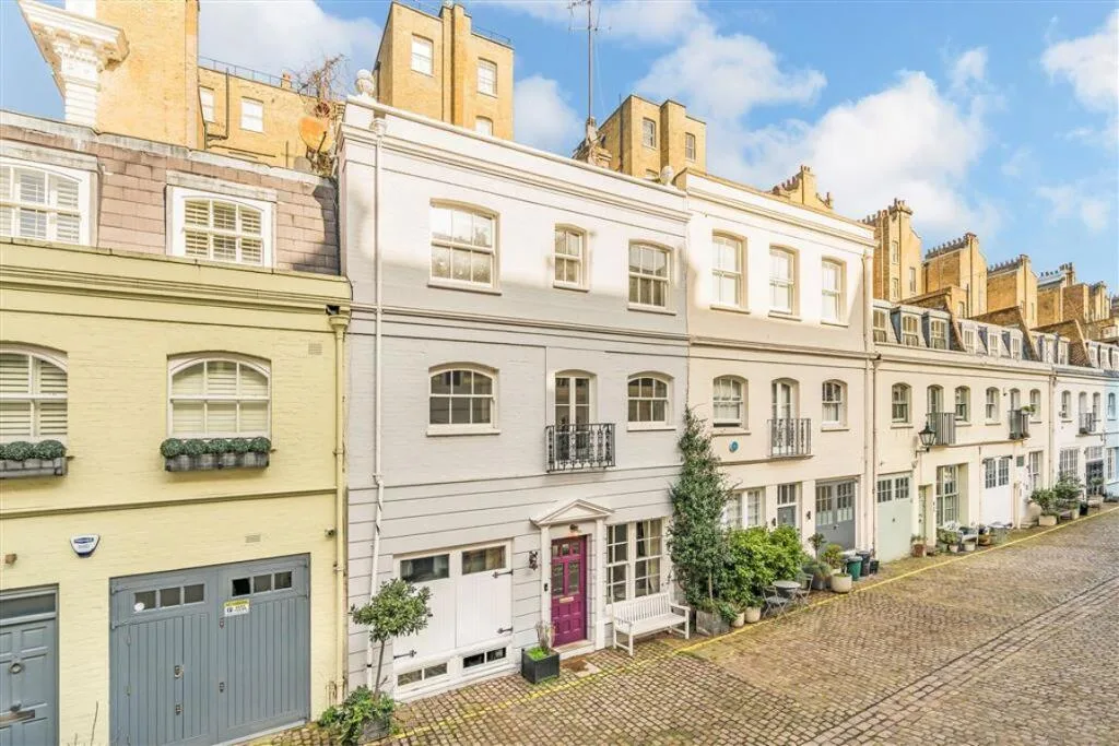 5 bedroom terraced house for rent