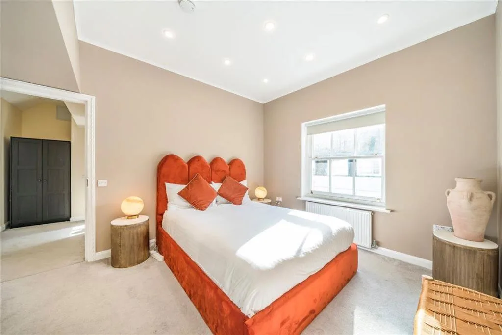 5 bedroom terraced house for rent