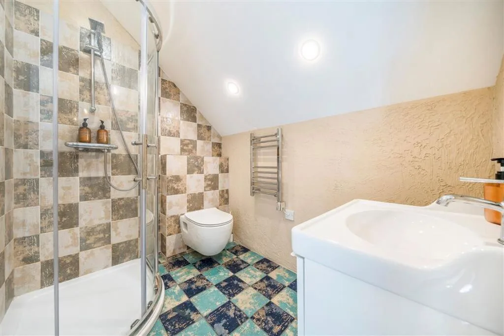 5 bedroom terraced house for rent