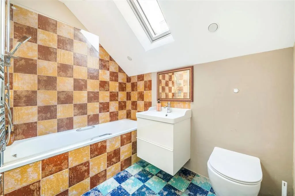 5 bedroom terraced house for rent