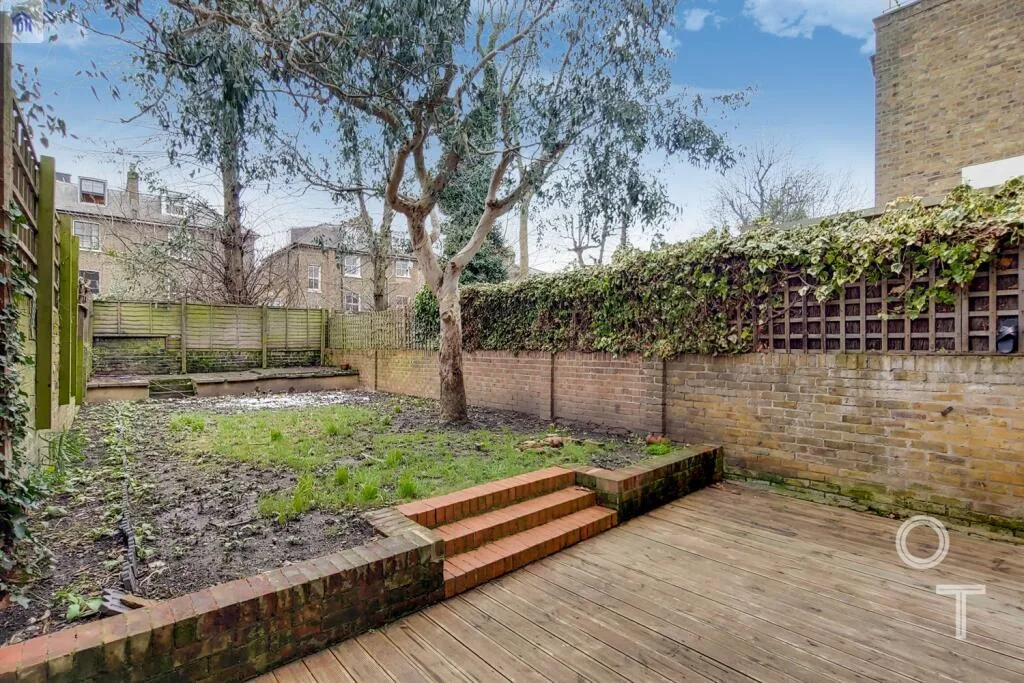 2 bedroom maisonette for rent
