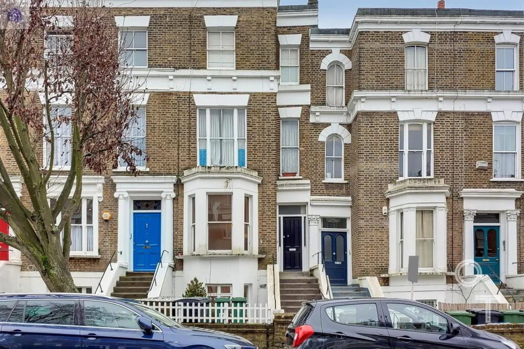 2 bedroom maisonette for rent