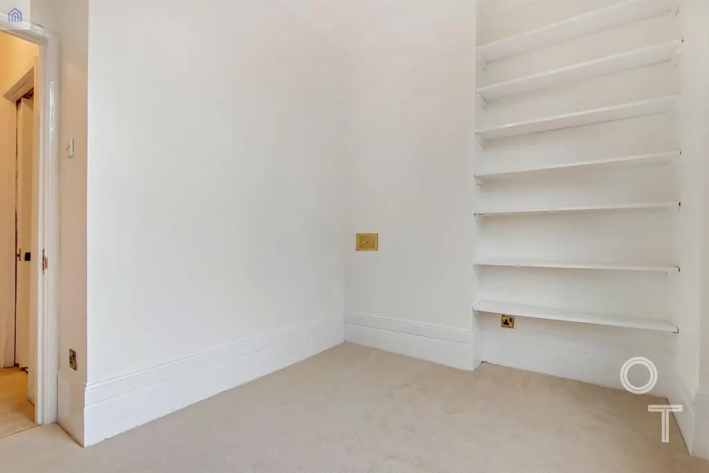 2 bedroom maisonette for rent