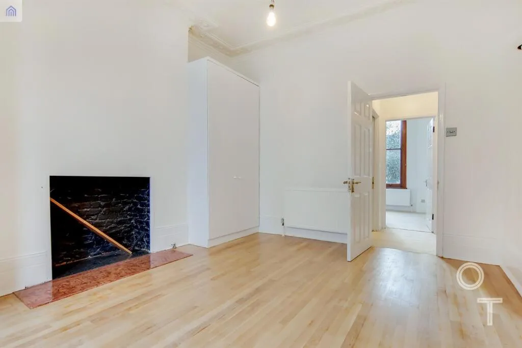 2 bedroom maisonette for rent