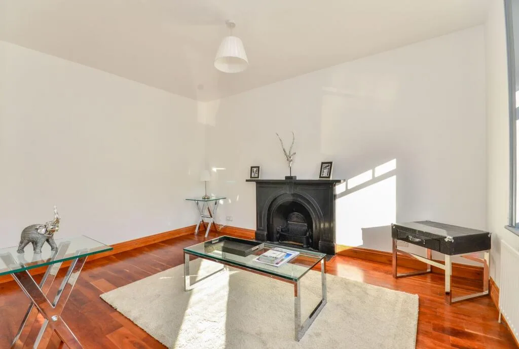 4 bedroom maisonette for rent