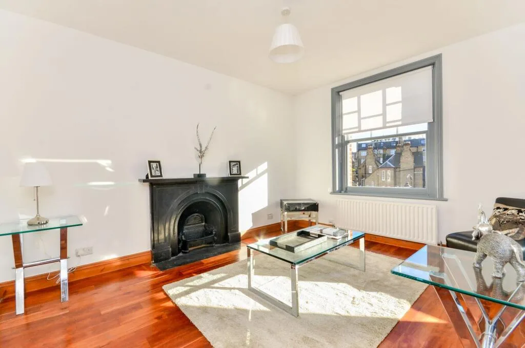 4 bedroom maisonette for rent