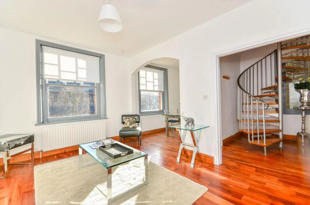 4 bedroom maisonette for rent