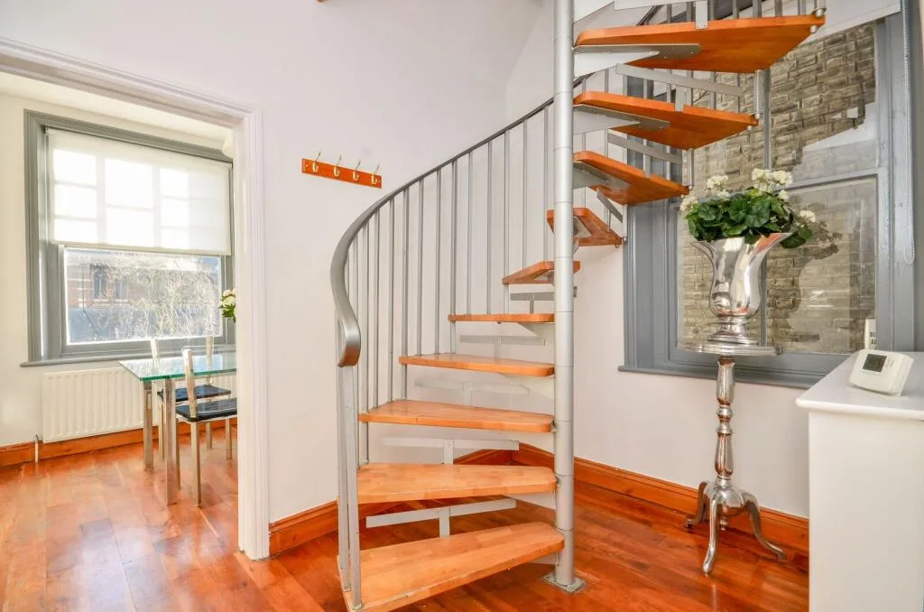 4 bedroom maisonette for rent