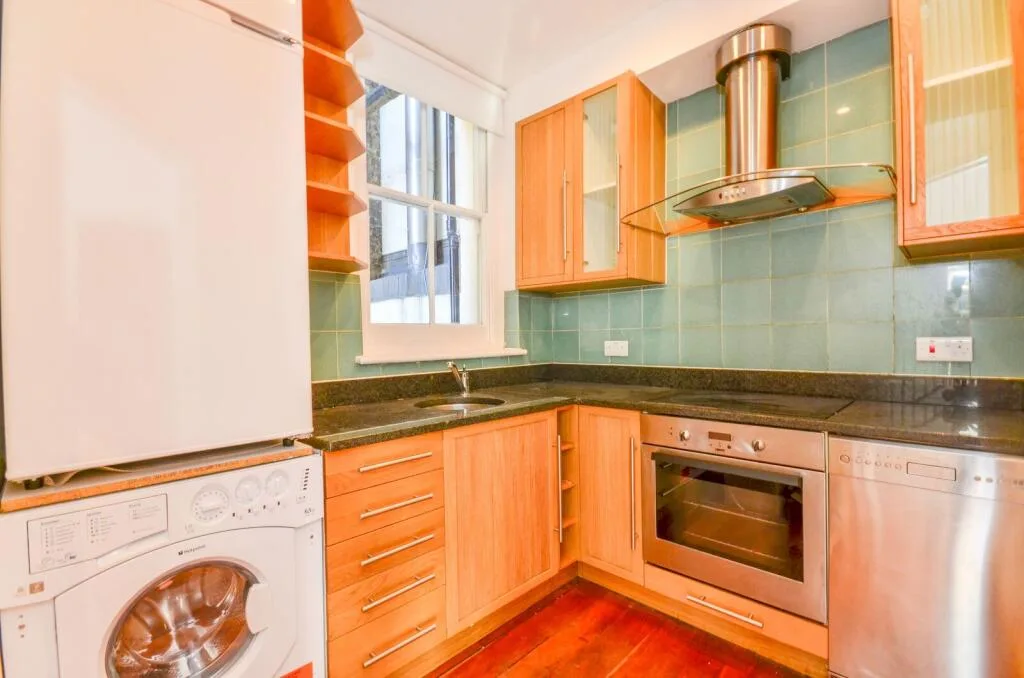 4 bedroom maisonette for rent