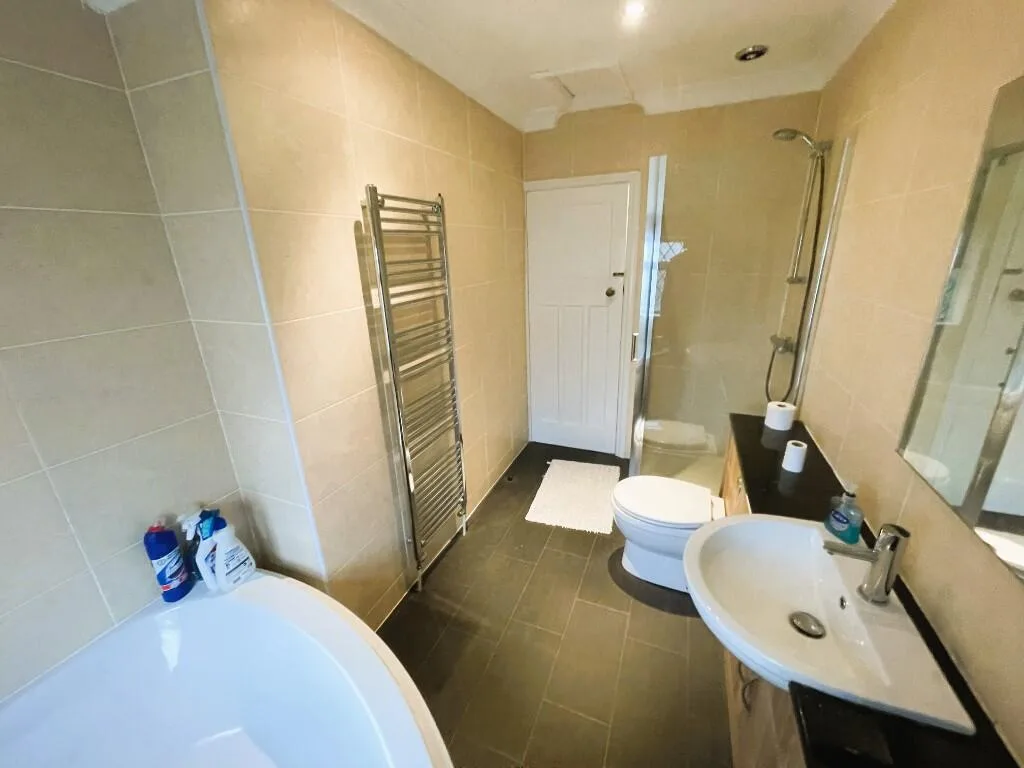 3 bedroom semi-detached house for rent