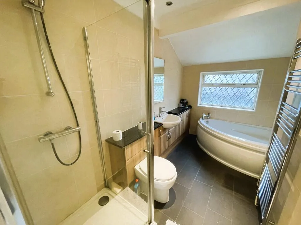 3 bedroom semi-detached house for rent