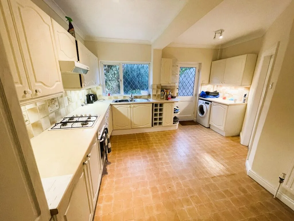 3 bedroom semi-detached house for rent