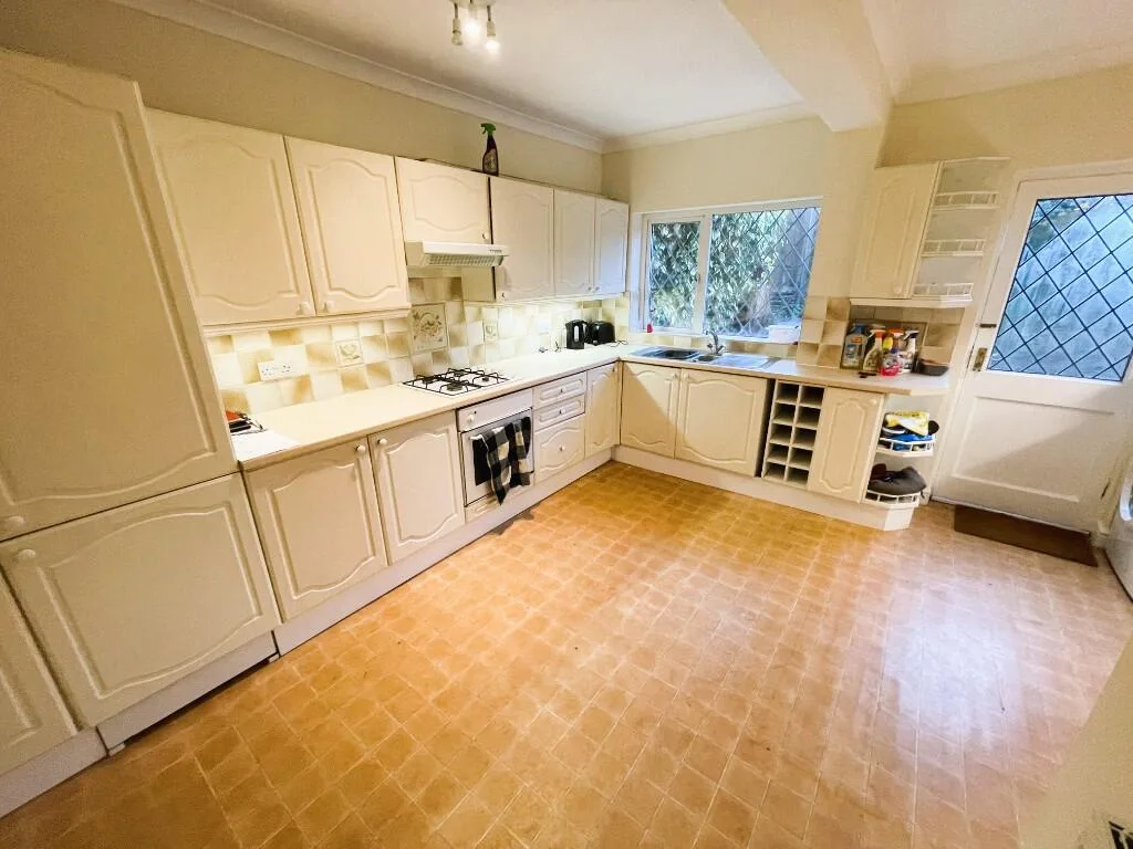 3 bedroom semi-detached house for rent