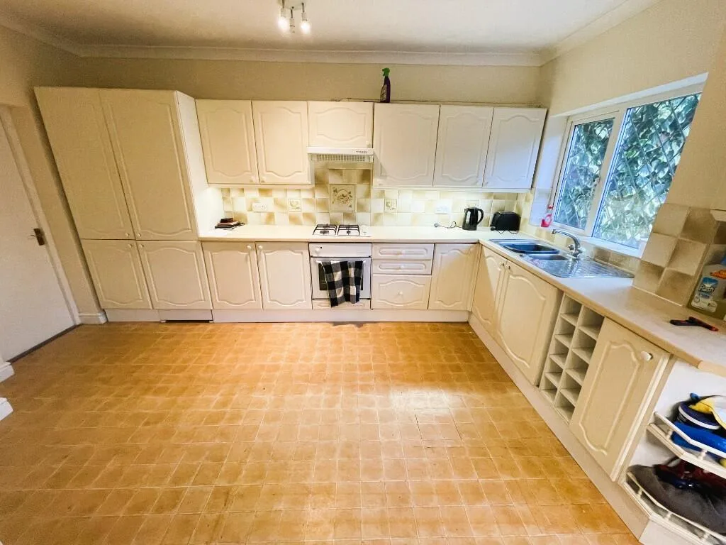 3 bedroom semi-detached house for rent