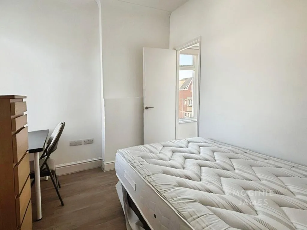 7 bedroom terraced house for rent