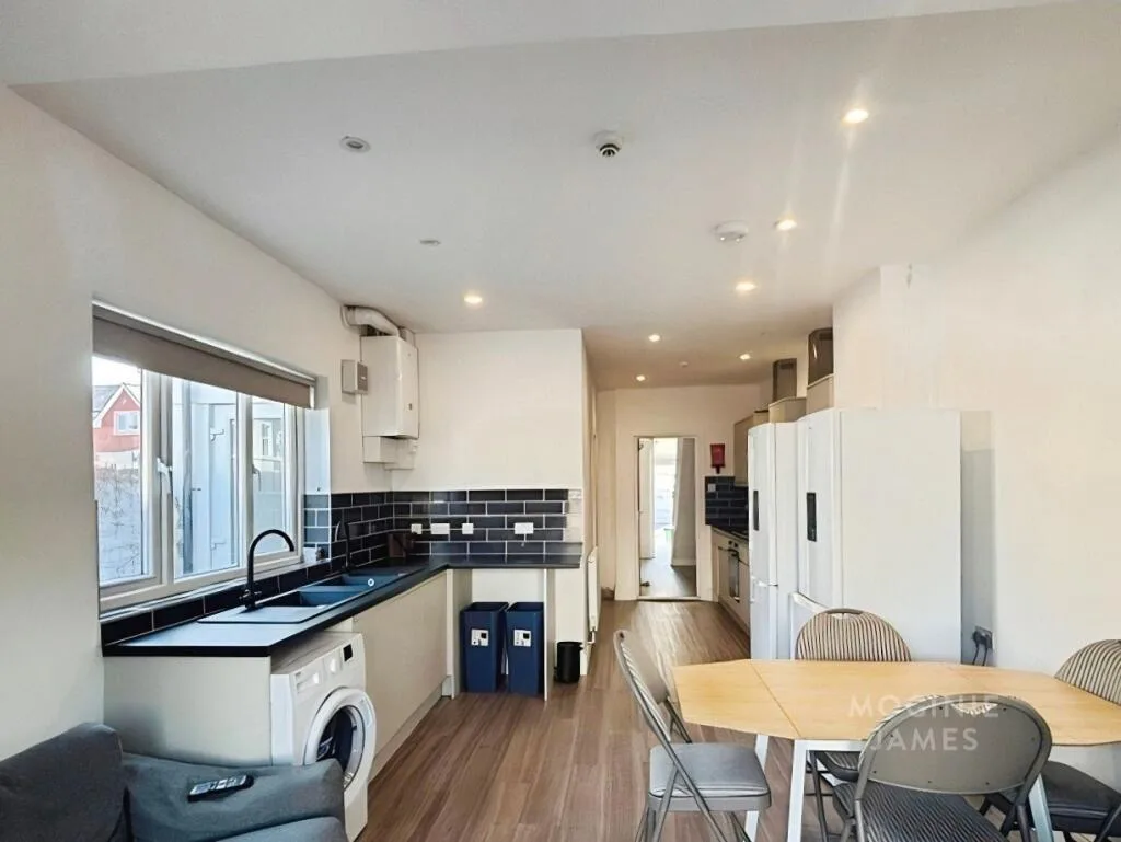 7 bedroom terraced house for rent