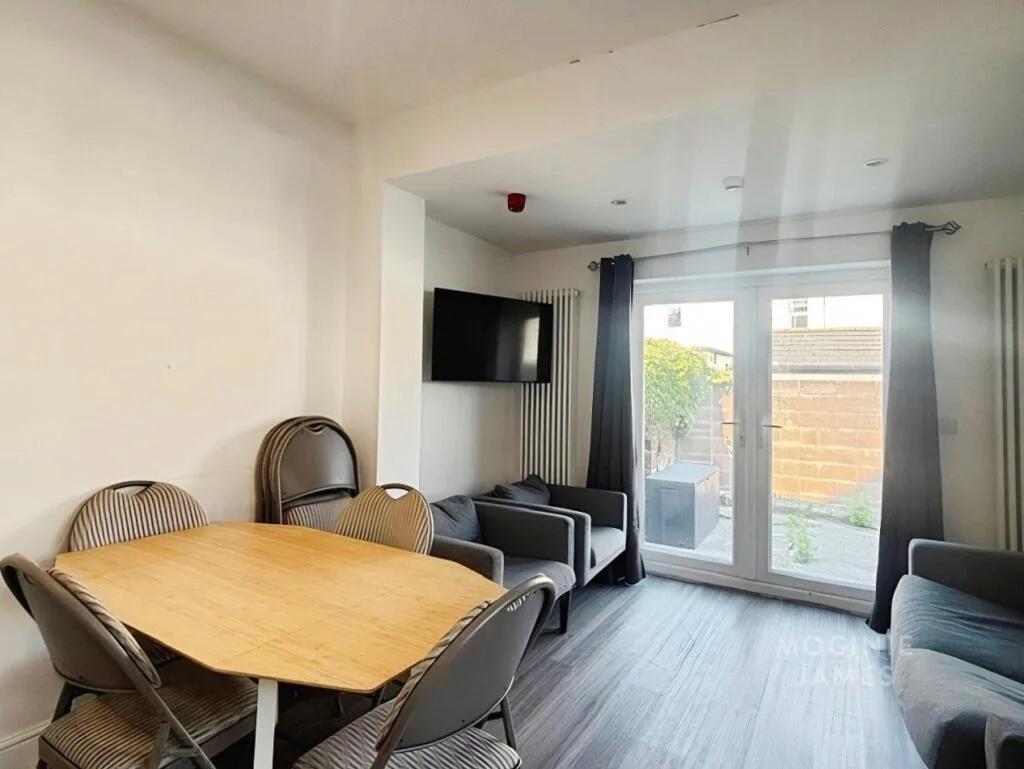 7 bedroom terraced house for rent