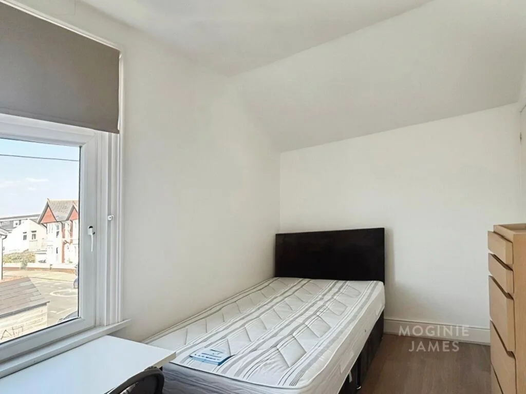 7 bedroom terraced house for rent