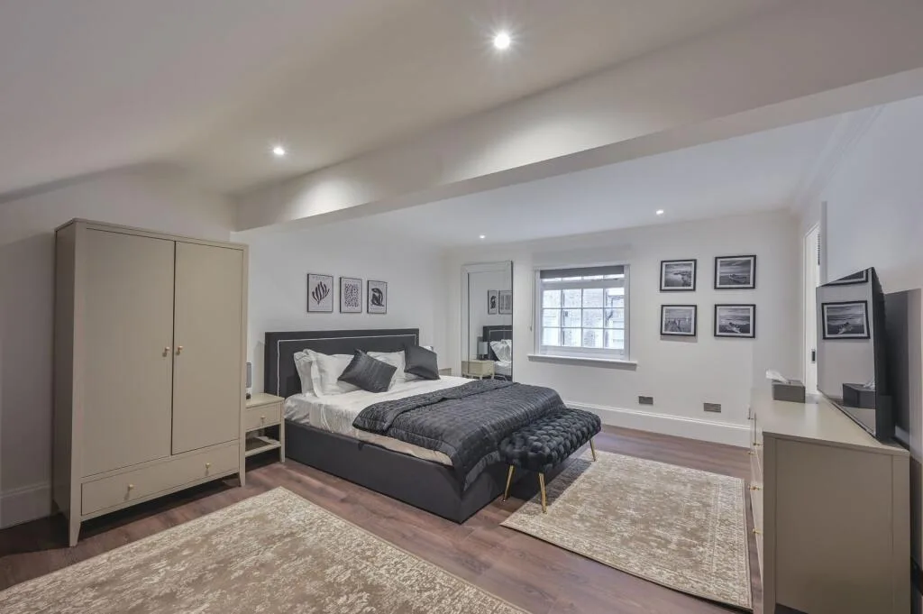 3 bedroom mews property for rent
