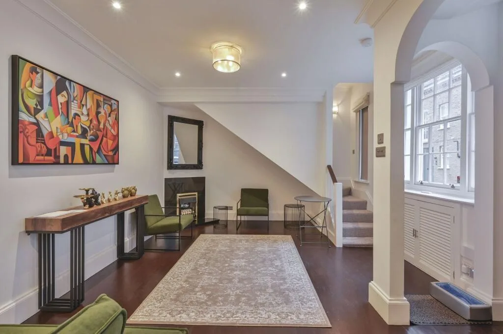 3 bedroom mews property for rent