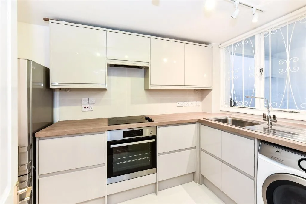 2 bedroom maisonette for rent