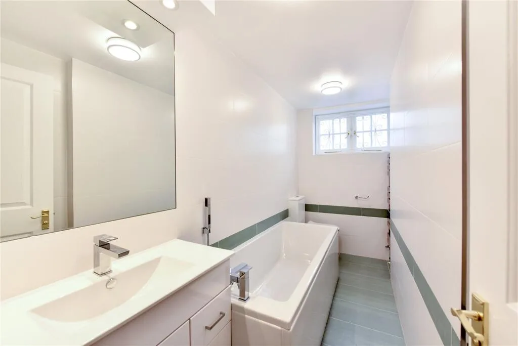 2 bedroom maisonette for rent