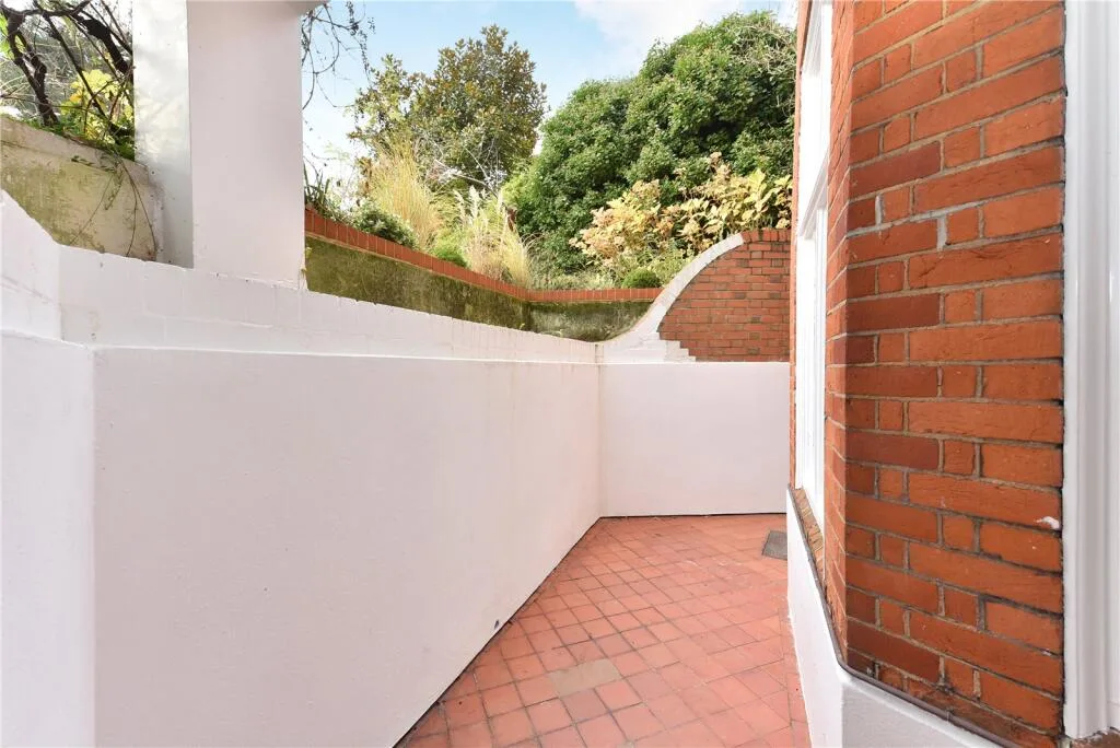2 bedroom maisonette for rent