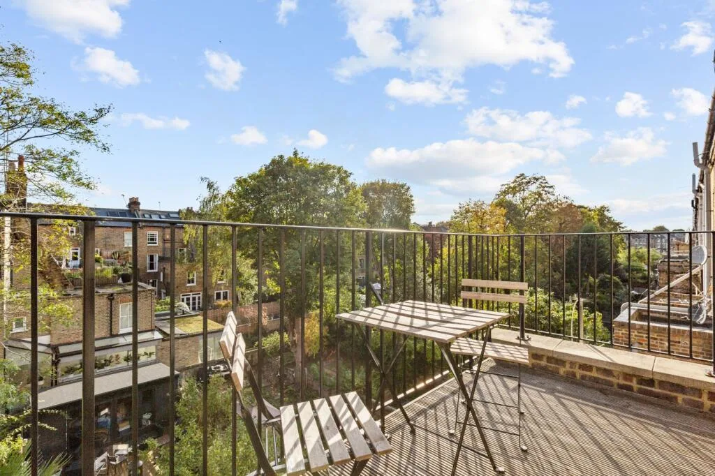 3 bedroom maisonette for rent