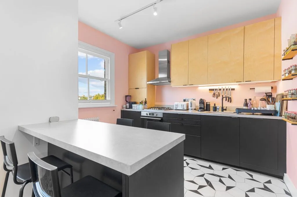 3 bedroom maisonette for rent