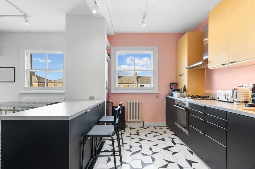 3 bedroom maisonette for rent