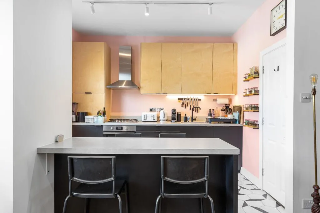 3 bedroom maisonette for rent